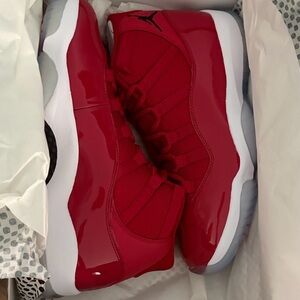 Jordan Air Retro Box in Black and Red